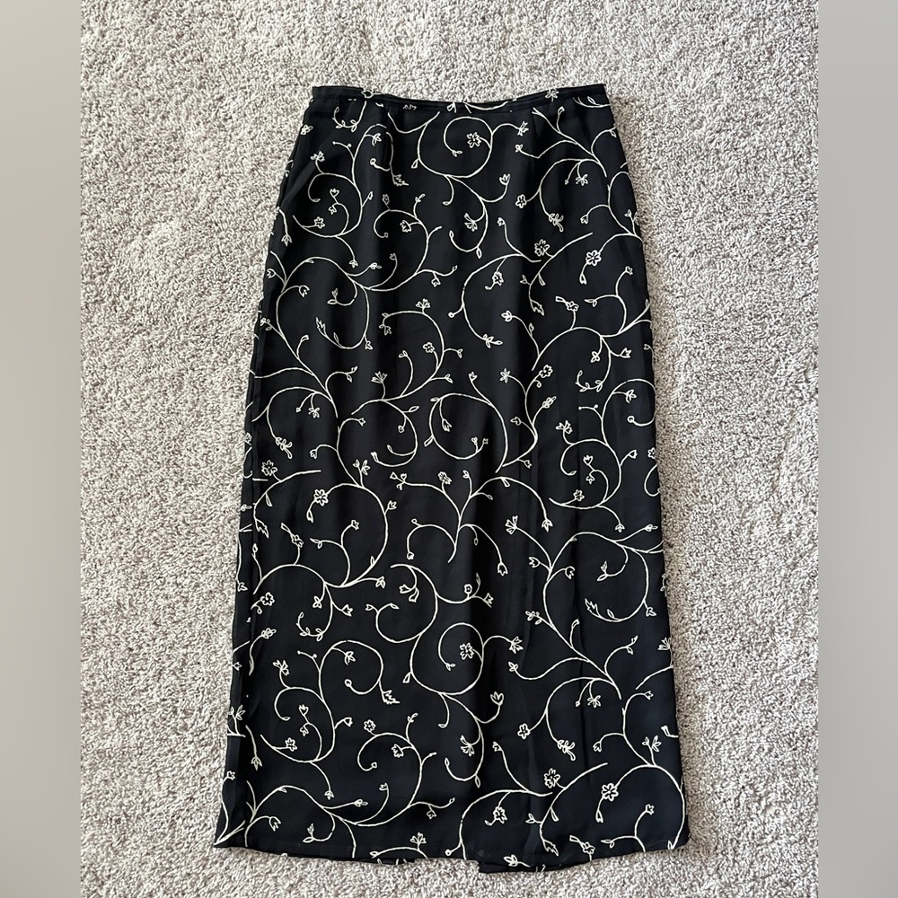 Old Navy Black and Ivory Floral Skirt